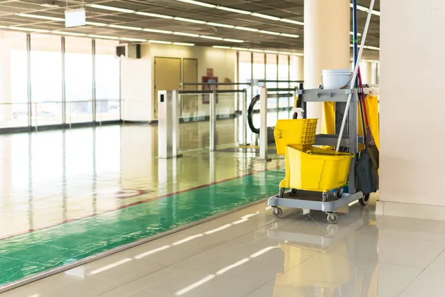 Top 5 Signs Your Business Needs Commercial Cleaning Services Near Me